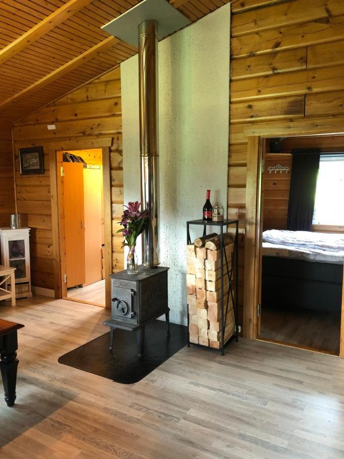 Mysig Timmerstuga Med Braskamin Naera Hovfjaellet Torsby Eksteriør bilde